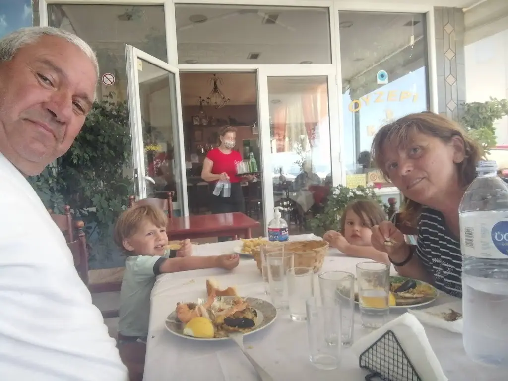 Hristo Ivanov_Taverna Perazmos_Paralía Ofryníou_Bewertung