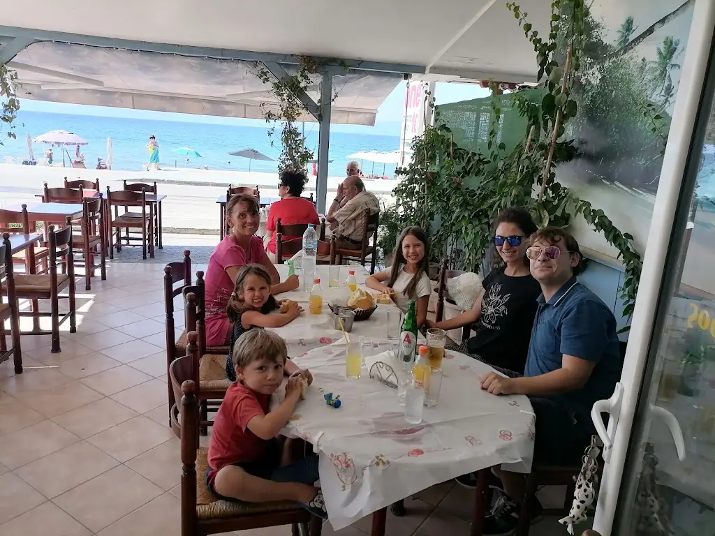 Taverna Perazmos_Paralía Ofryníou_slider_image_3