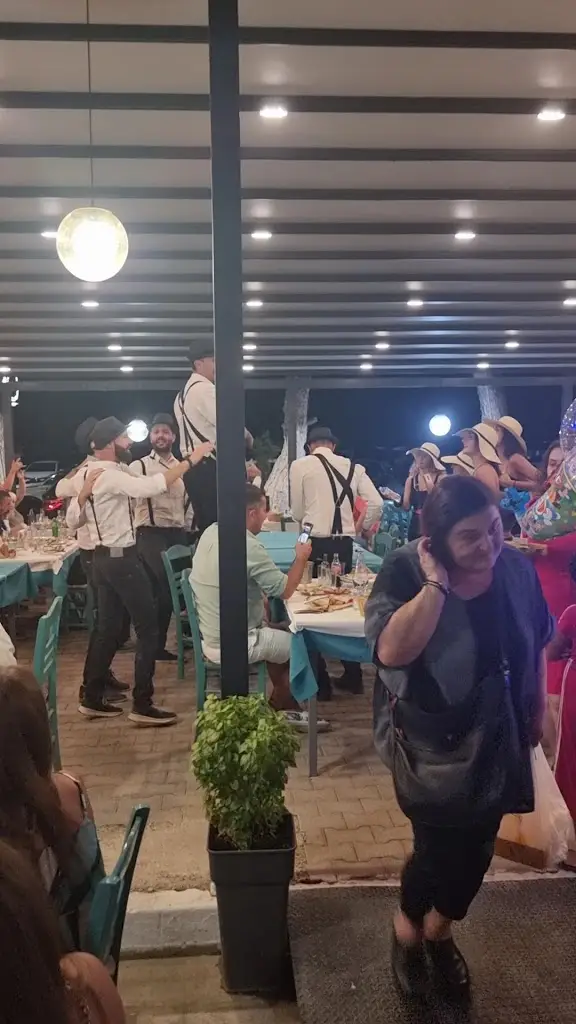 Kyriakos Taverna Restaurant in Paralía Ofryníou