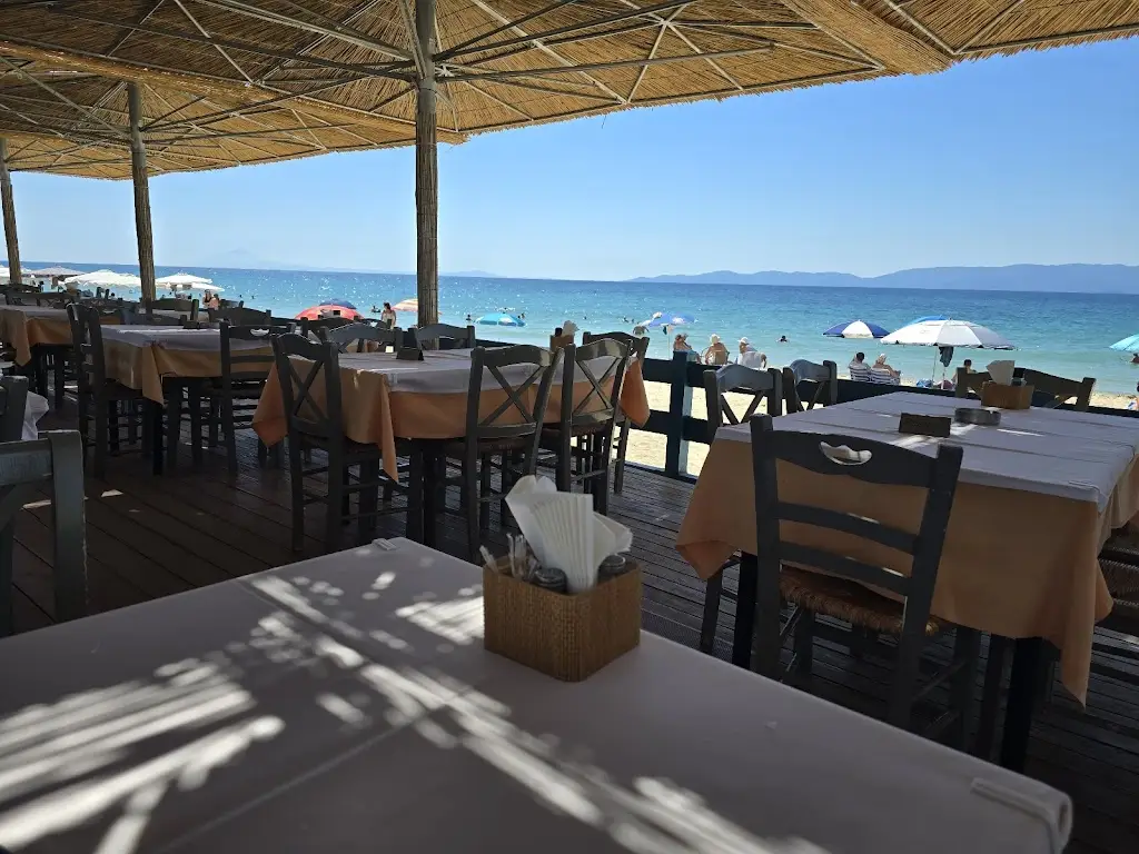 Καθ´οδόν Restaurant in Paralía Ofryníou