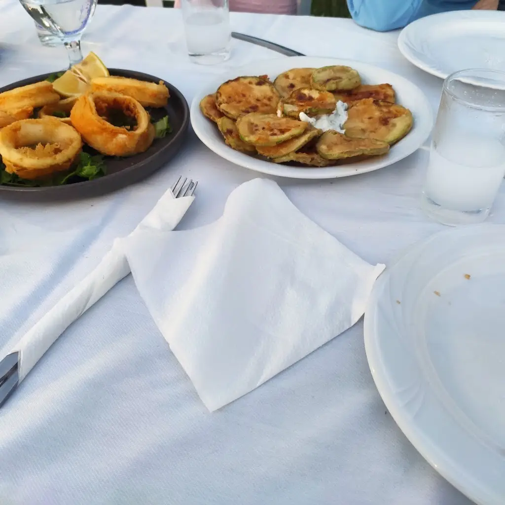 Menü_Meze meze_Paralía Ofryníou_Bild_6