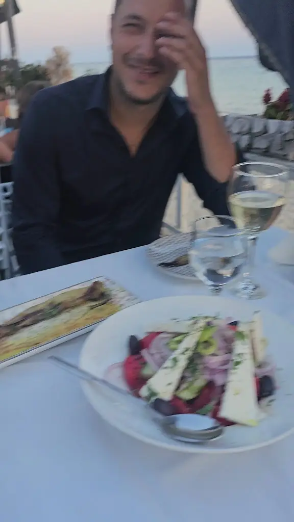 Meze meze_Paralía Ofryníou_slider_image_2