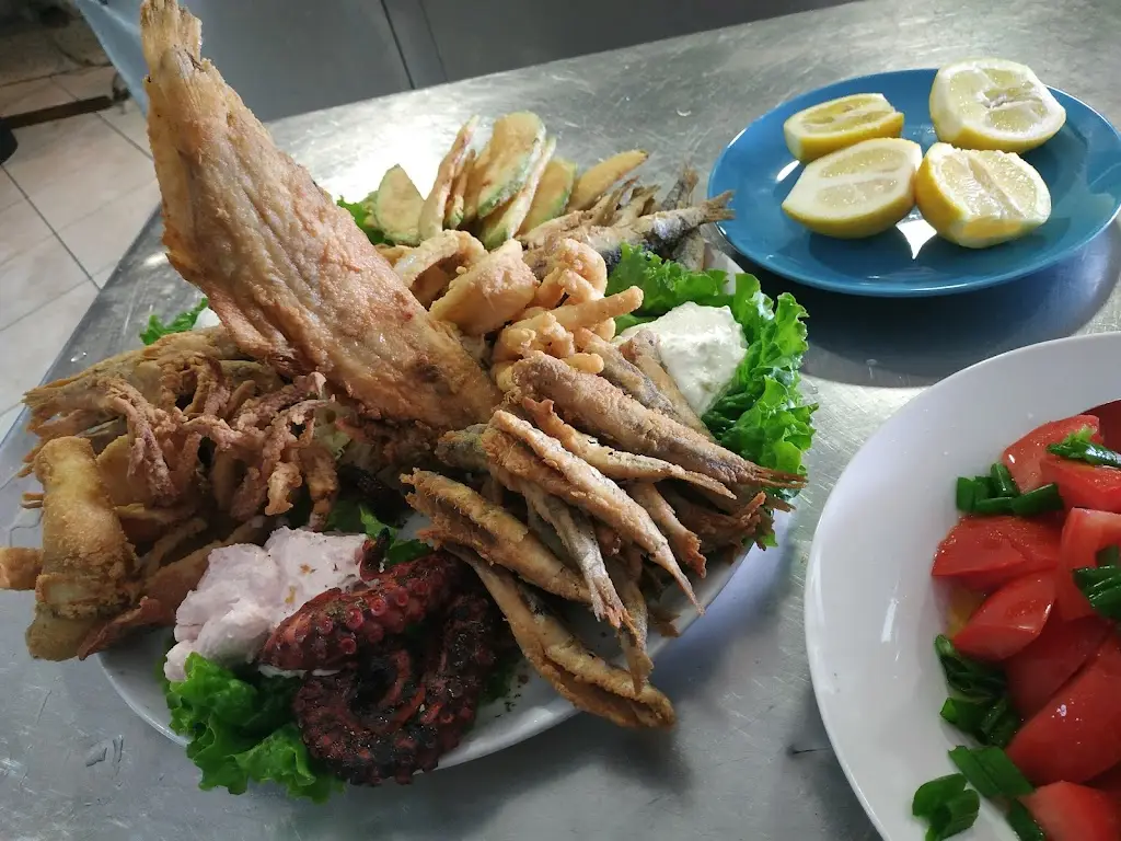 Meze meze_Paralía Ofryníou_slider_image_3