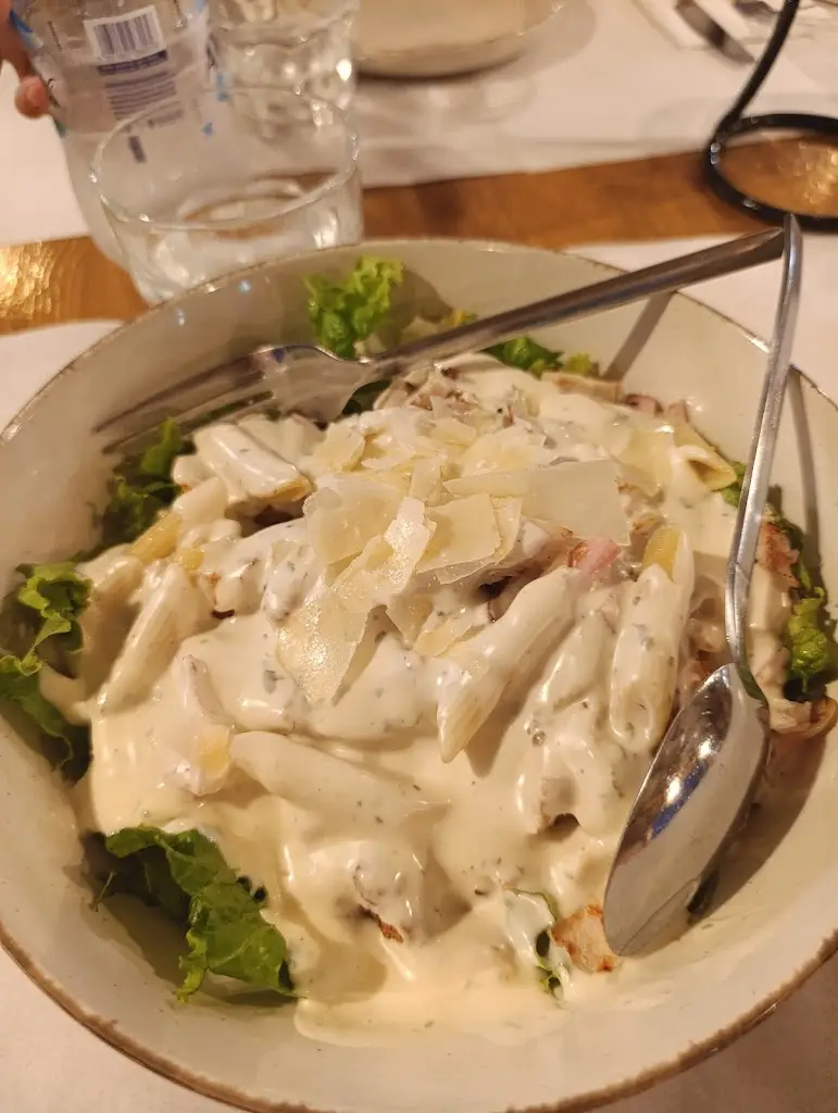 Jelena Macut Magda_The D Brothers Paralia Ofryniou_Paralía Ofryníou_reseña