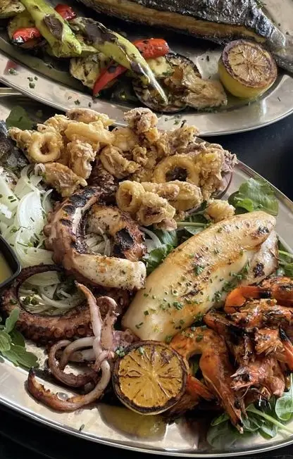 OCTOPUS Seafood Tavern_Paralía Ofryníou_slider_image_3