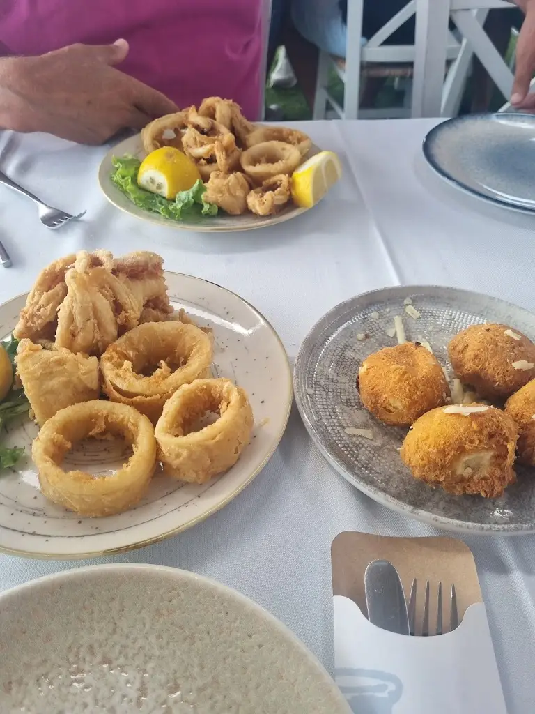 Eleni Ke_ΠΙΘΑΡΙ Ψαροταβέρνα_Paralía Ofryníou_review