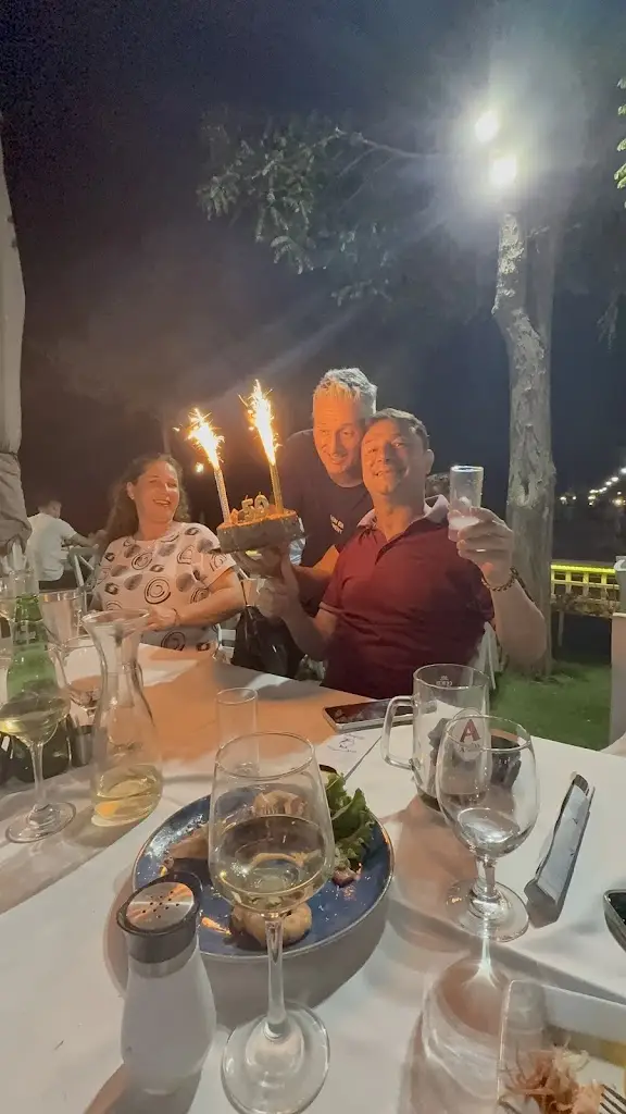 Ивайла Стефанова_ΠΙΘΑΡΙ Ψαροταβέρνα_Paralía Ofryníou_review