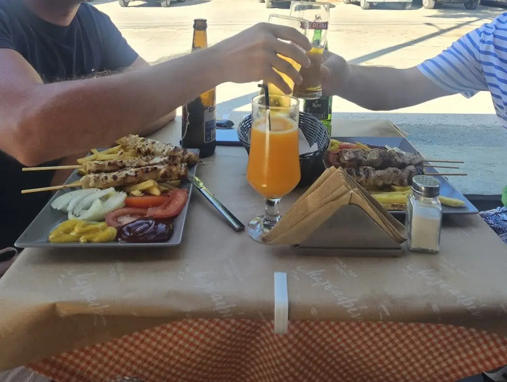 Corina_Snack Bar Magafinis_Prínos_reseña