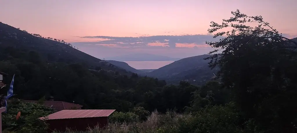 robert joitoiu_Mikro Kazaviti_Prínos_review