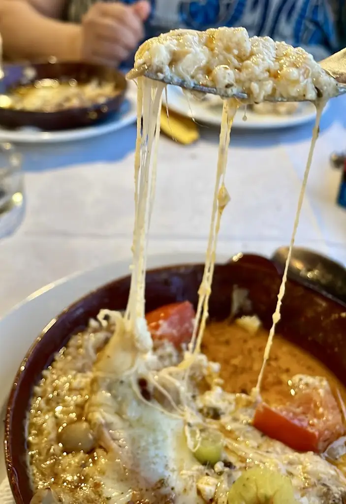 Serghei Popescu_O Vasilis_Prínos_reseña