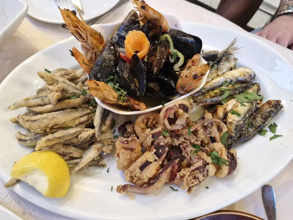 Alexandra Zouridaki_TAVERNAKI Thassos_Prínos_review