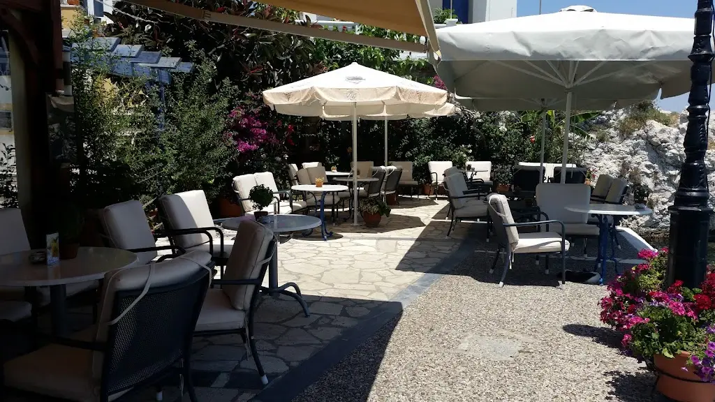 Cavos Cafe Bar Bistro Restaurant in Samos