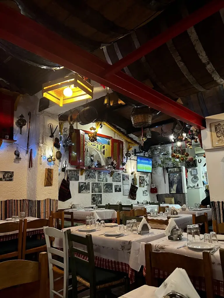 To Kelari tou Gatou_Kaisarianí_slider_image_3