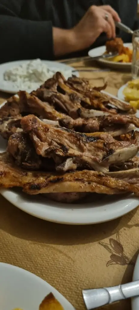 Oliver Bailey_O Tsobanakos_Kaisarianí_review