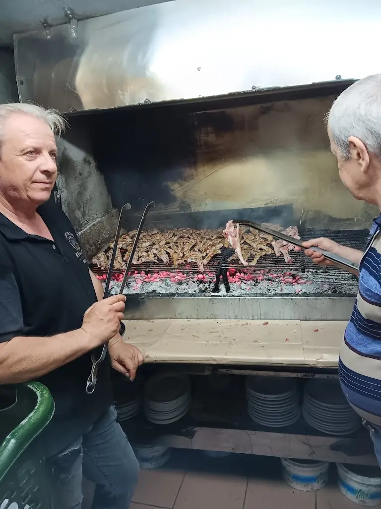 Damon Smith_O Tsobanakos_Kaisarianí_review