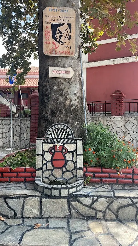 Πλάτανος restaurant à Xiropótamos