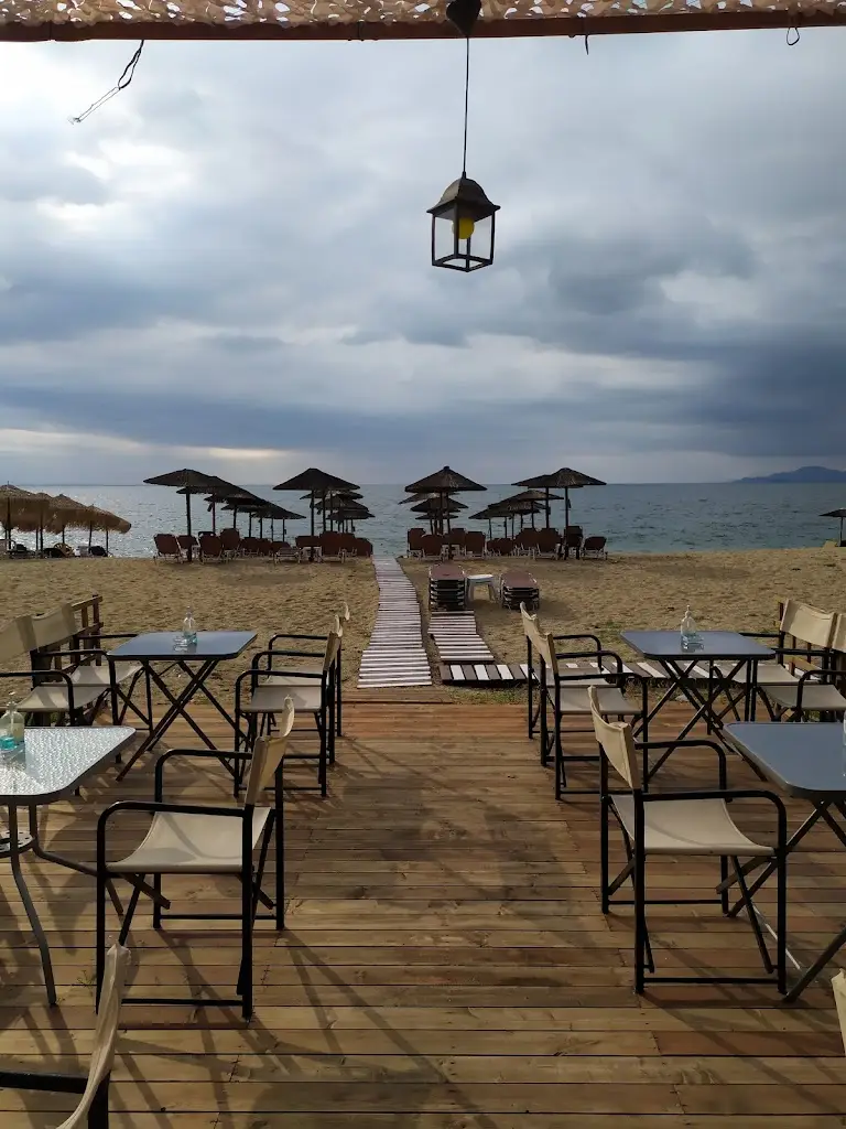 Helona Bistro Bar Restaurant in Xiropótamos