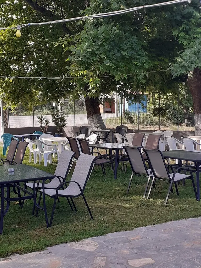 Καφέ Ουζερί Αναψυκτήριο πλατανόραμα Restaurant in Xiropótamos
