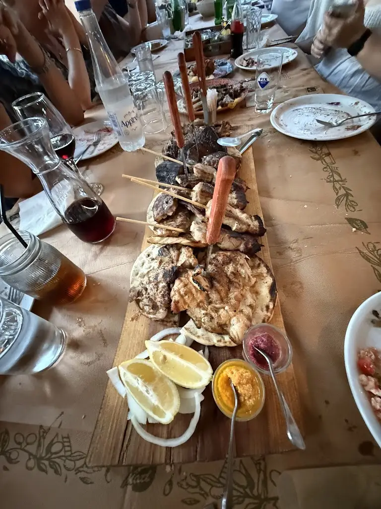 Thomas Hynes_Το Μετόχι_Xiropótamos_avis