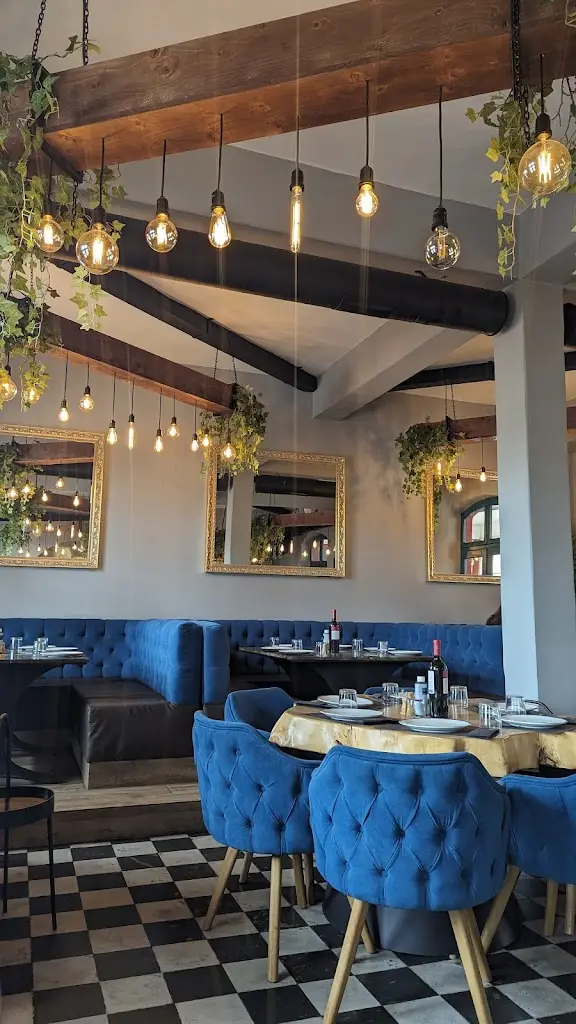 Konstantina_Karbouniárēs_Drama_review