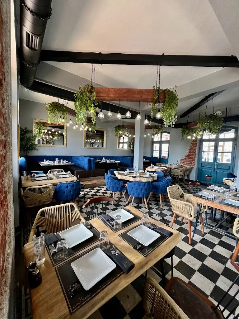 Karbouniárēs restaurante en Drama