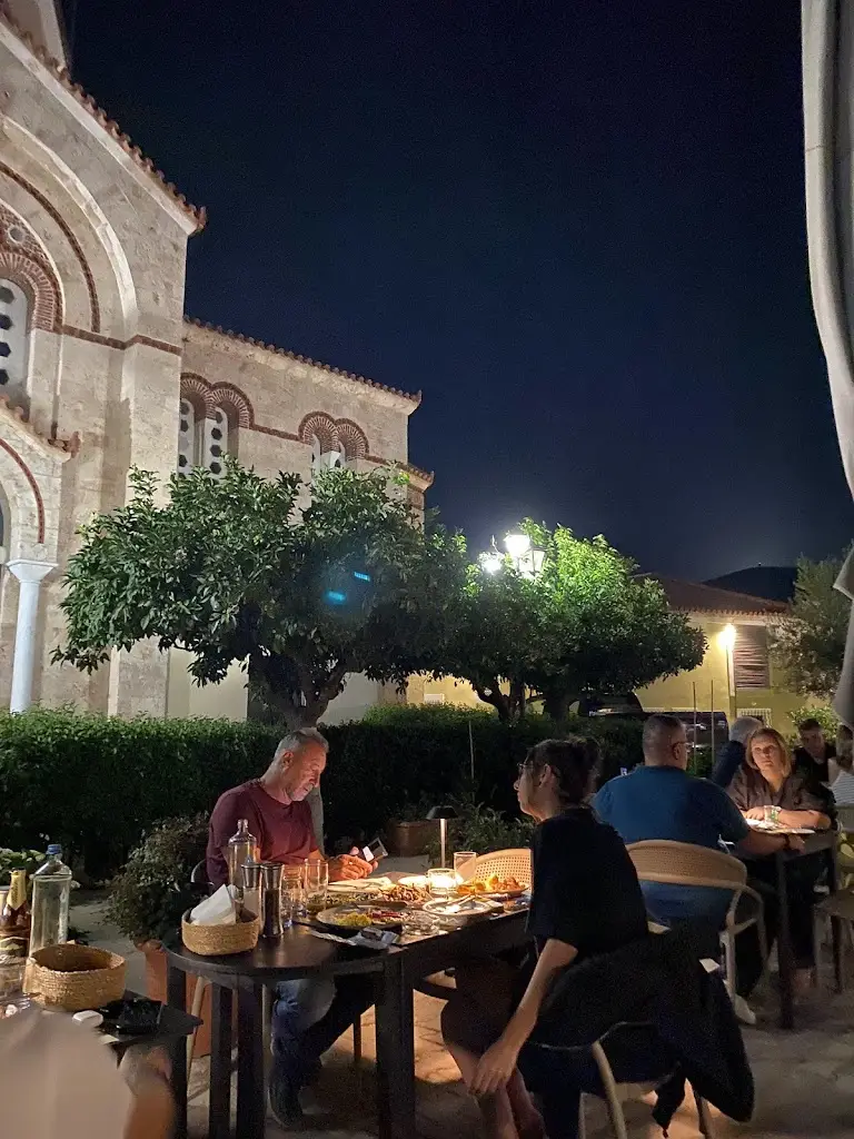 MD A_Psaraki_Kalývia Thorikoú_reseña