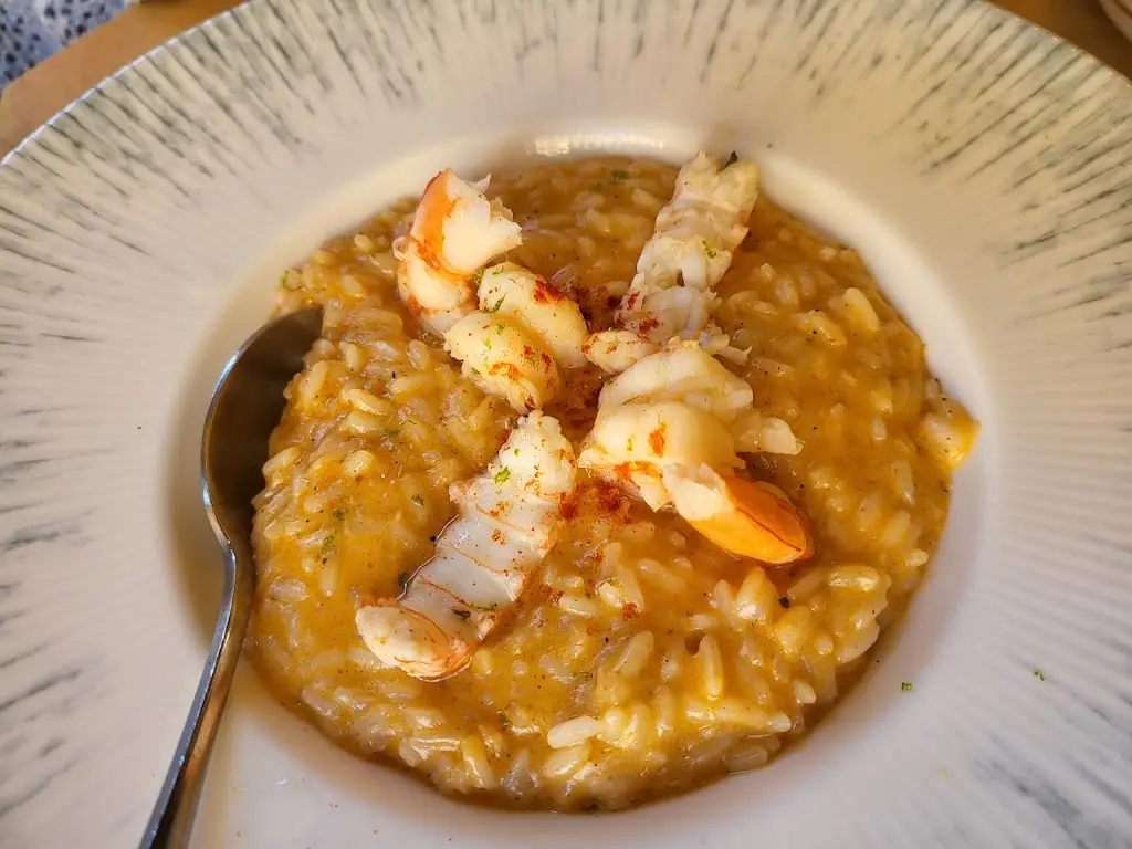 Michael Xylas_Psaraki_Kalývia Thorikoú_reseña