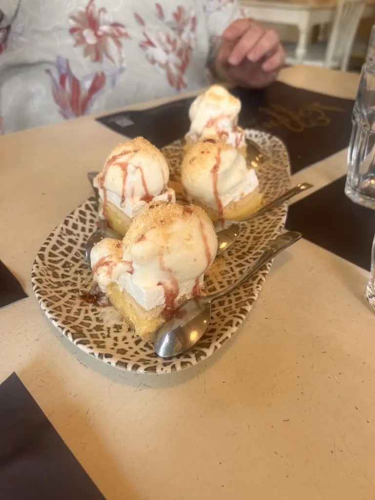 Анна Николова_Ellinikon Gefsipoleion_Drama_review