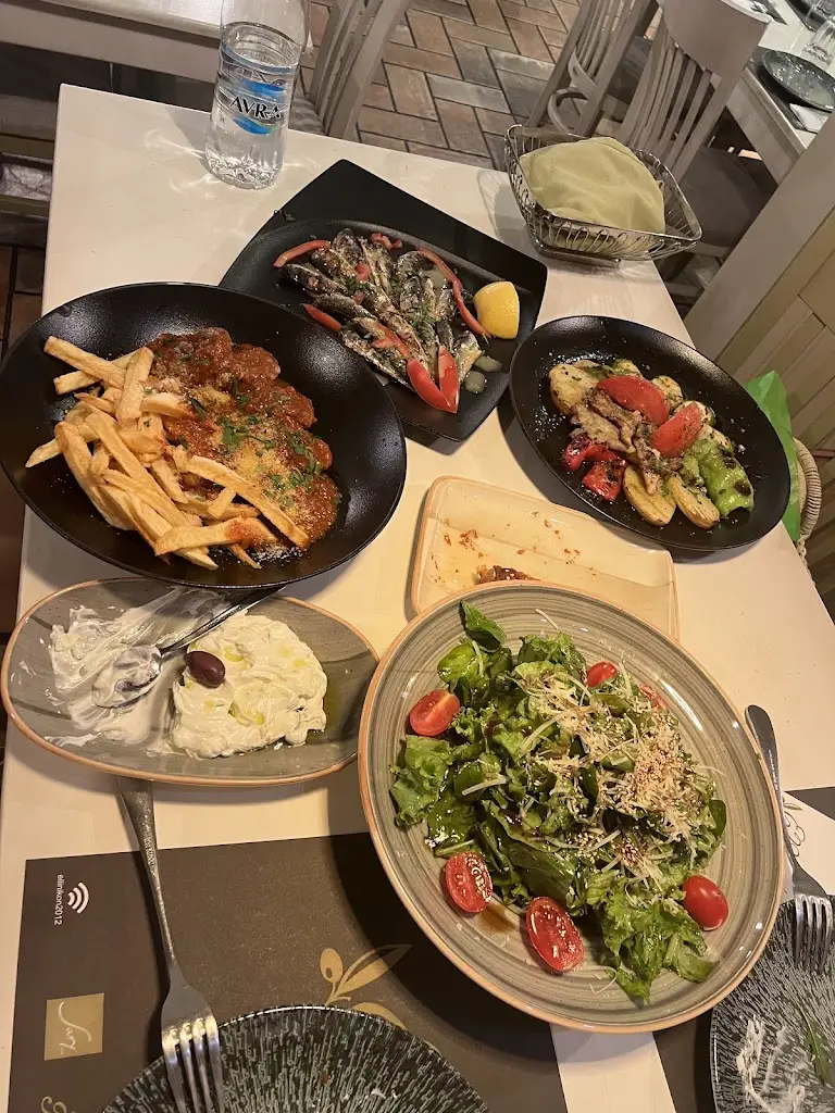 Sirin Mitrani_Ellinikon Gefsipoleion_Drama_review