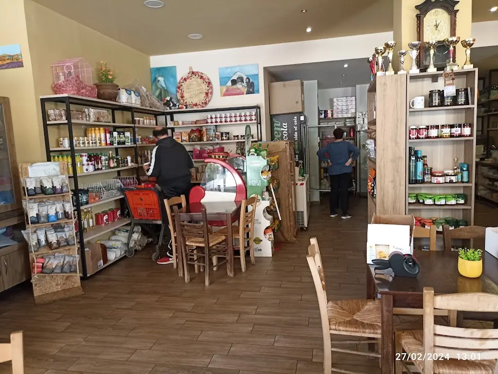 Lilian Syl_Με...νού_Drama_reseña