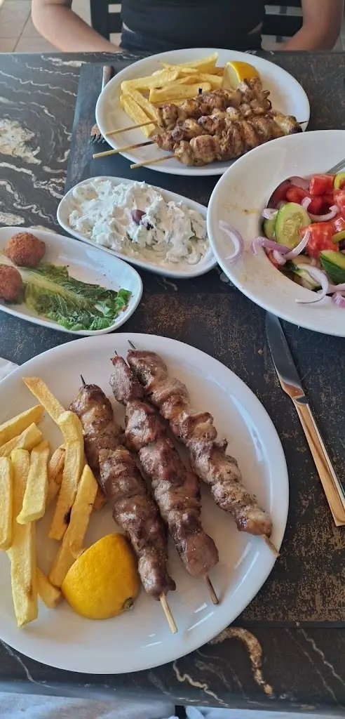 Κυριάκος Μουρουζίδης_Εστιατόριο 