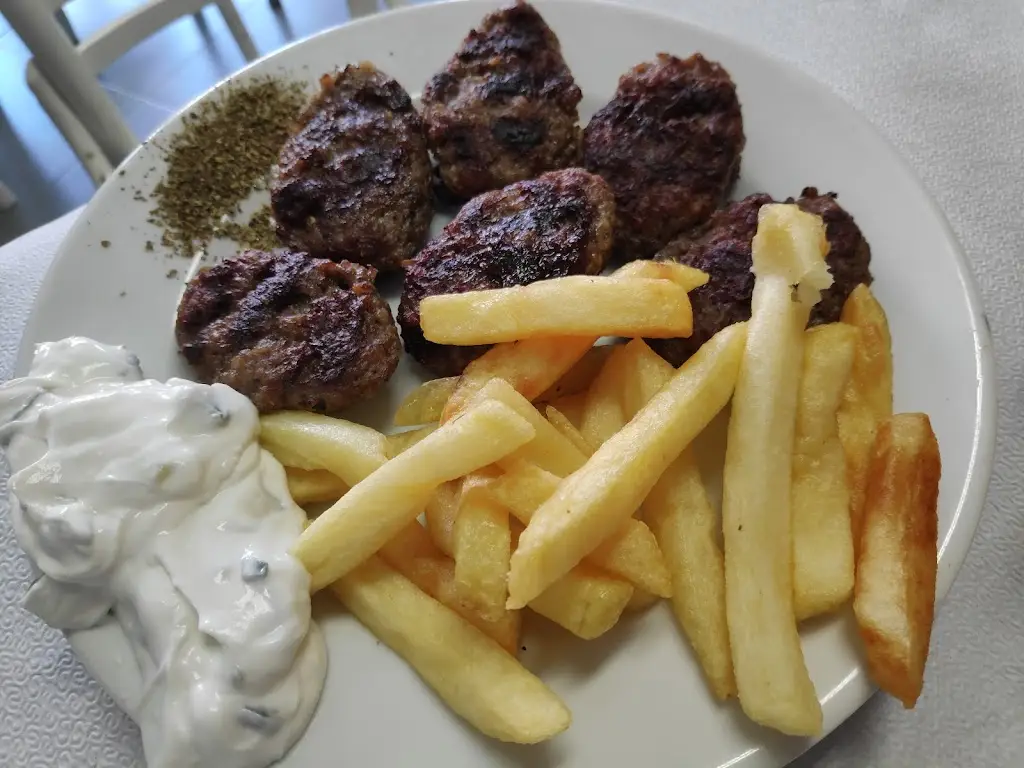 Ovais Khan_ΤΑΒΕΡΝΑ Η ΜΕΛΙΣΣΑ_Maroneia-Sapes_review