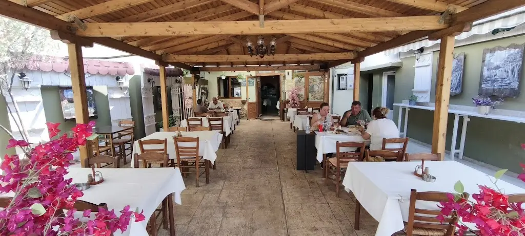 ΤΑΒΕΡΝΑ Η ΜΕΛΙΣΣΑ Restaurant in Maroneia-Sapes