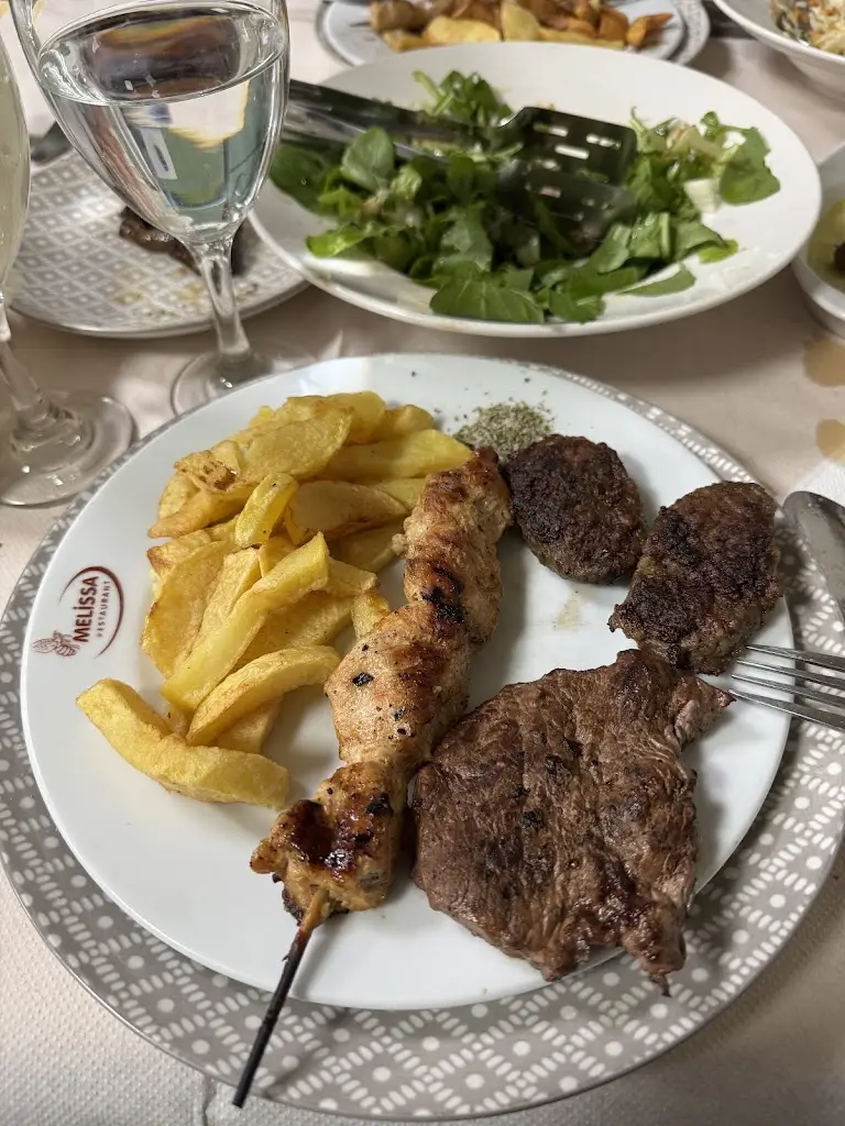 ΤΑΒΕΡΝΑ Η ΜΕΛΙΣΣΑ_Maroneia-Sapes_slider_image_3