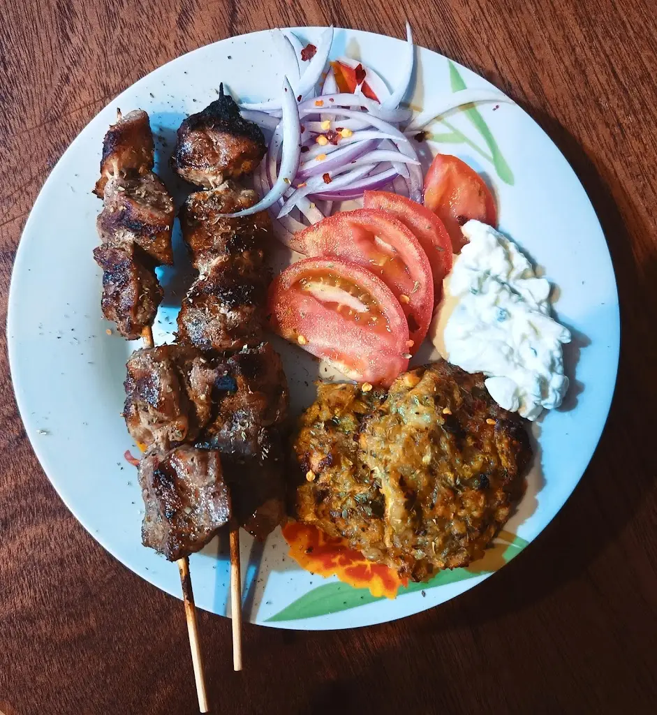 ΜΠΆΡΜΠΑ ΦΏΤΗΣ - Ταβέρνα - Καφε ουζερί - Παντοπωλείο_Maroneia-Sapes_slider_image_1