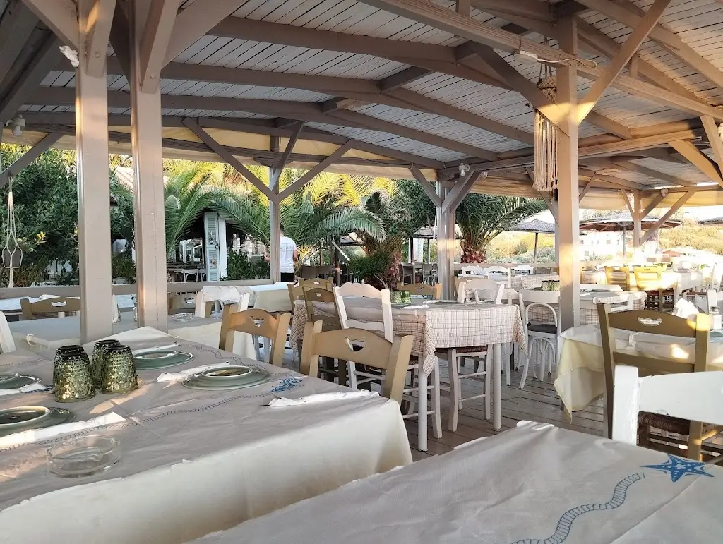 Υδρία - Ψαροταβέρνα Cafe_Maroneia-Sapes_slider_image_3