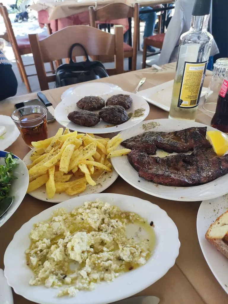 Ταβέρνα ο μπαμπης_Maroneia-Sapes_slider_image_3