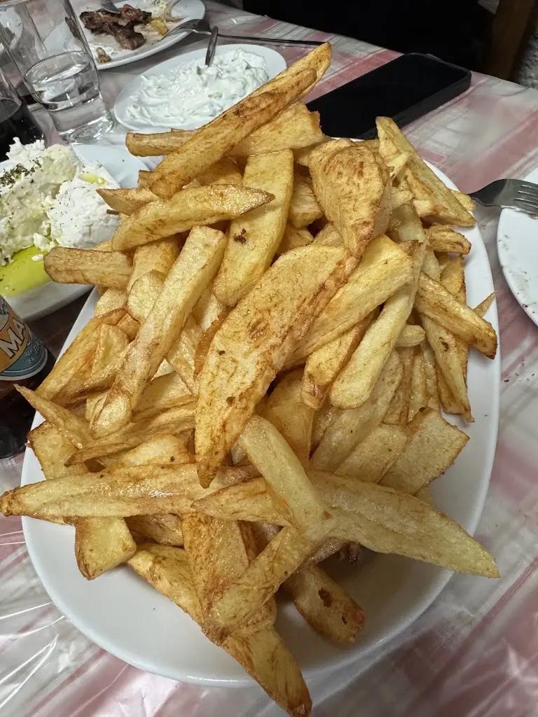 Thanasis Bidakas_Το τζάκι_Kapandríti_Bewertung