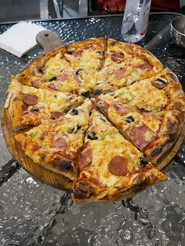 Tony Ql_Friends Bistro_Maroneia-Sapes_reseña