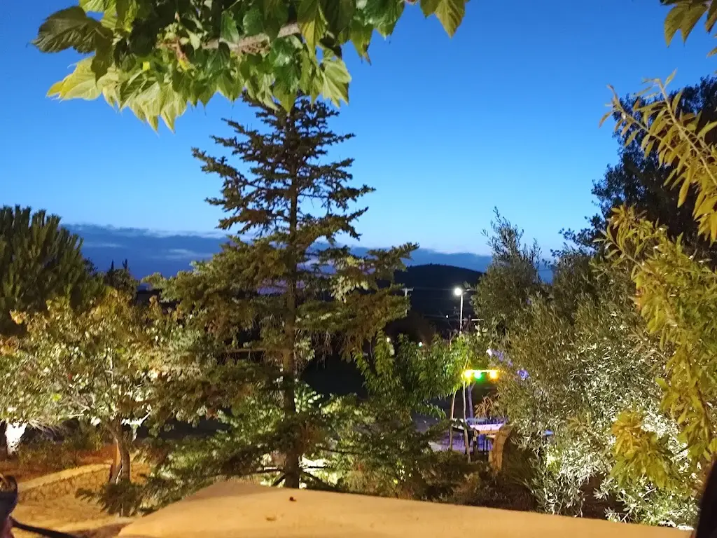 Efi Katsampari_Whisper Ranch_Kapandríti_Bewertung