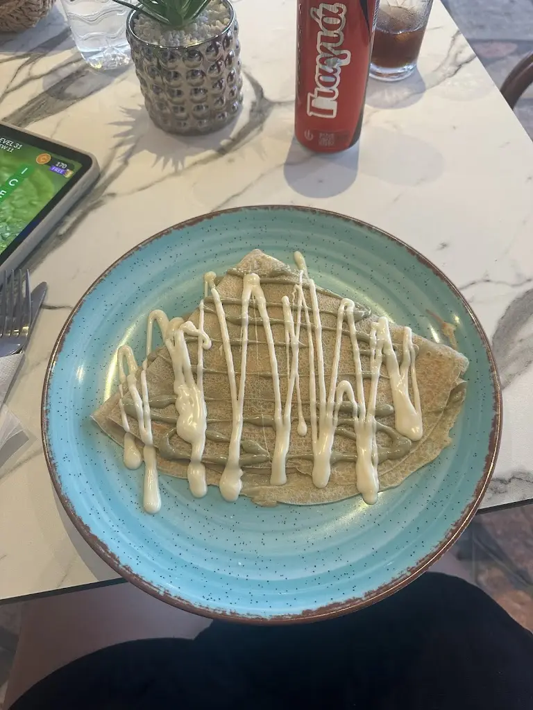 Nickolette_The Twins Cafe-Bar_Chalkiádes_review