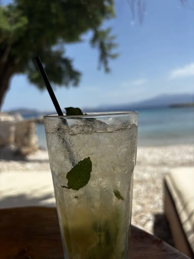 Nicolas Daniels_Kania Beach Restaurant_Chalkiádes_review
