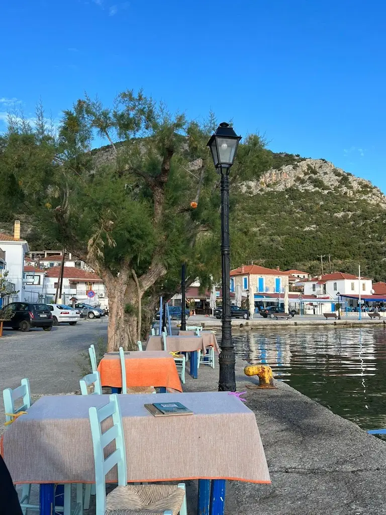 Ψαροταβέρνα ο Κάβος Restaurant in Agía Kyriakí