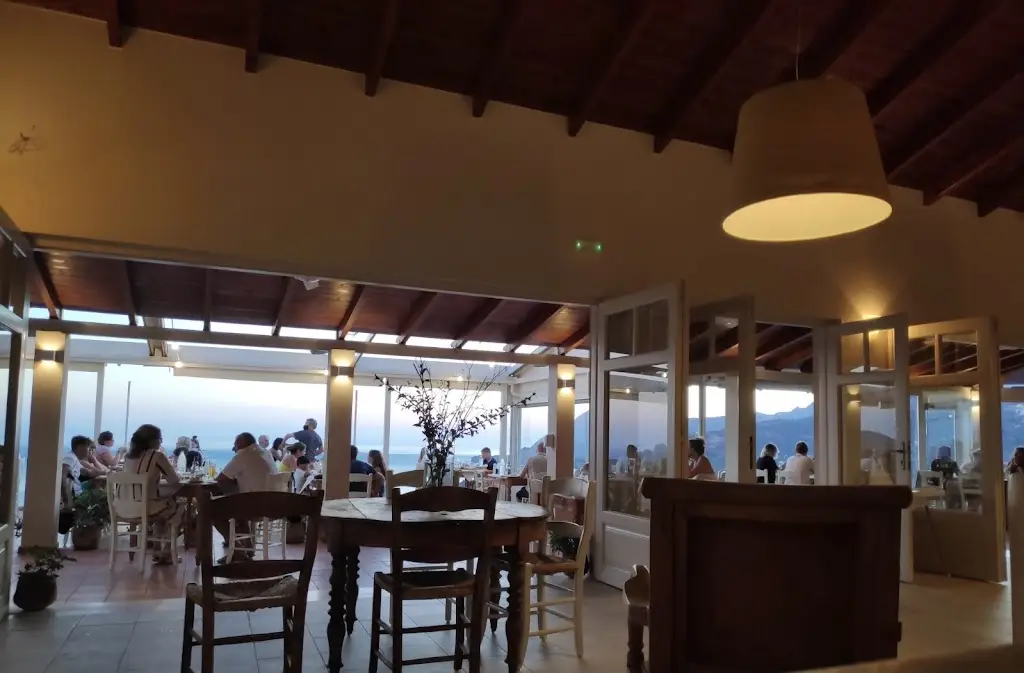 Plateia Myrthios Restaurant in Agía Kyriakí