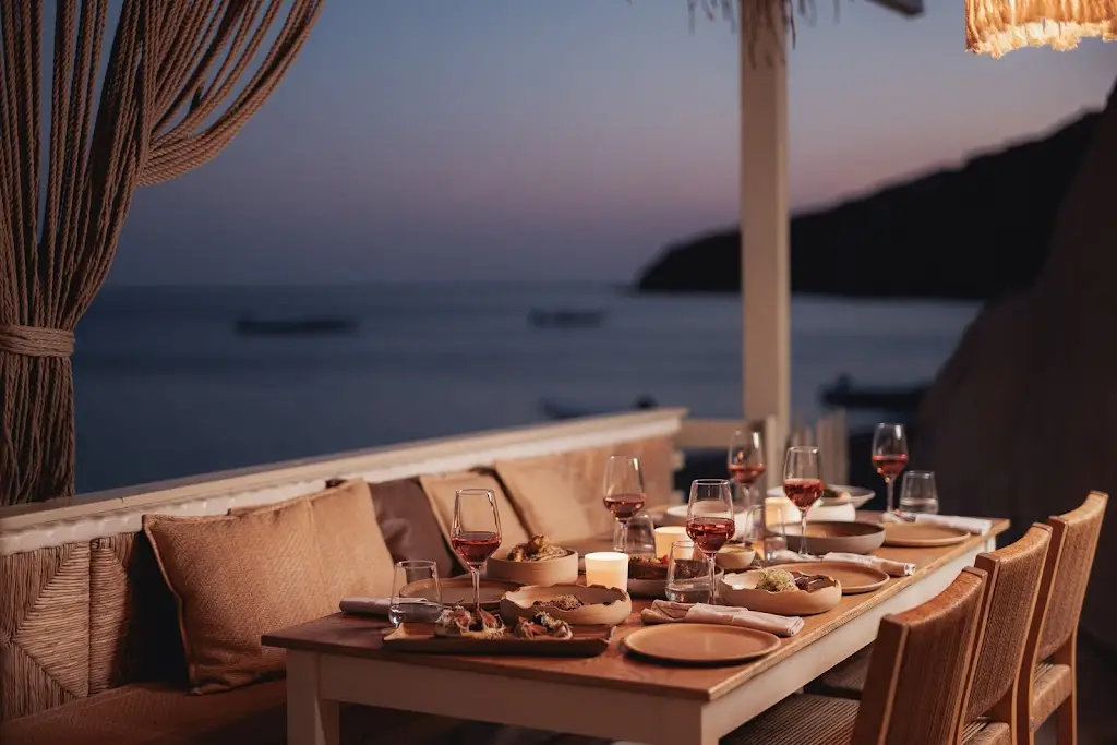 Sirocco Volcanic Restaurant_Agía Kyriakí_slider_image_1