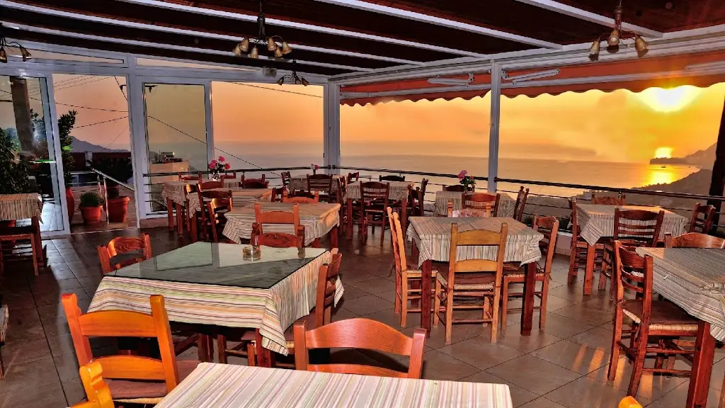 Taverna Dionyssos_Agía Kyriakí_slider_image_1