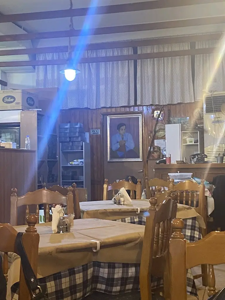 Ταβέρνα Ουζερί “Αχελώος” ristorante a Kamaterón