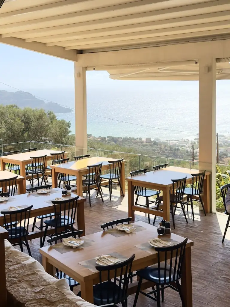 Alexander Exarchos_Vrisi Restaurant_Agía Kyriakí_avis