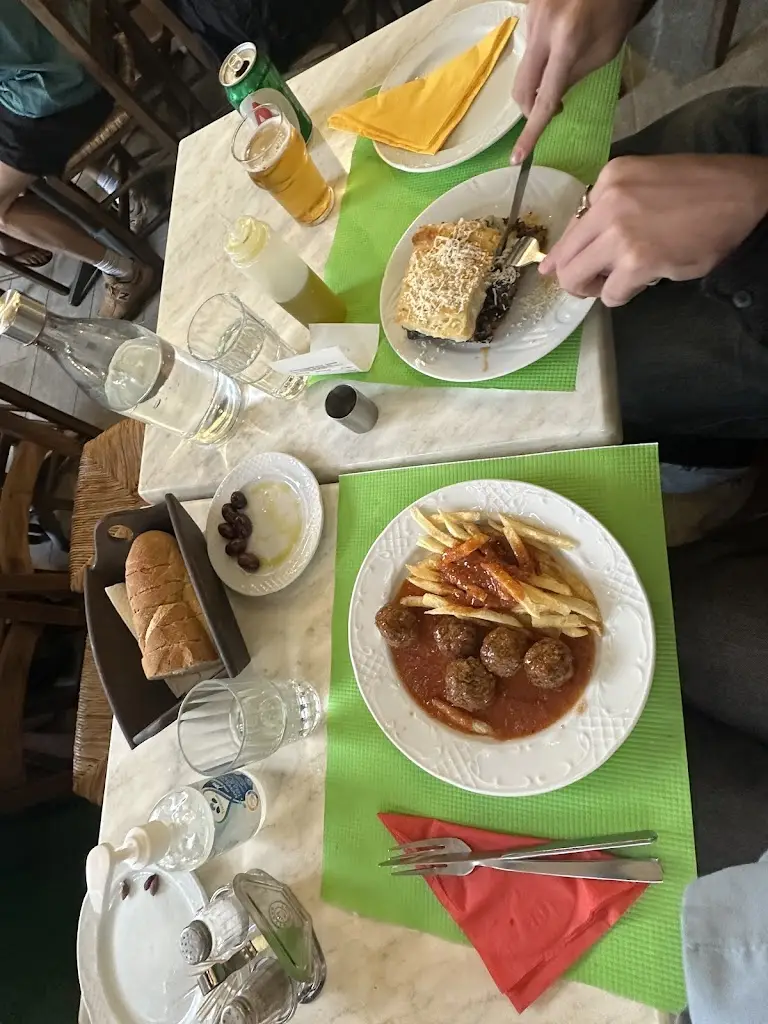 diana aboviani_The Kyklamino_Agía Kyriakí_review