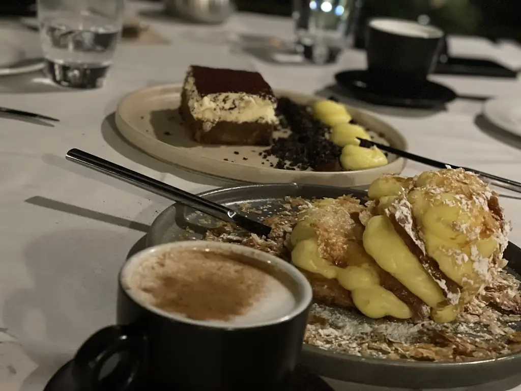 mike d_Frontzou Politia Restaurant_Ioánnina_review